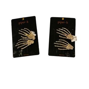 Lot of two Sets Brand New Piper K Skeleton Hands Halloween Hair Clips